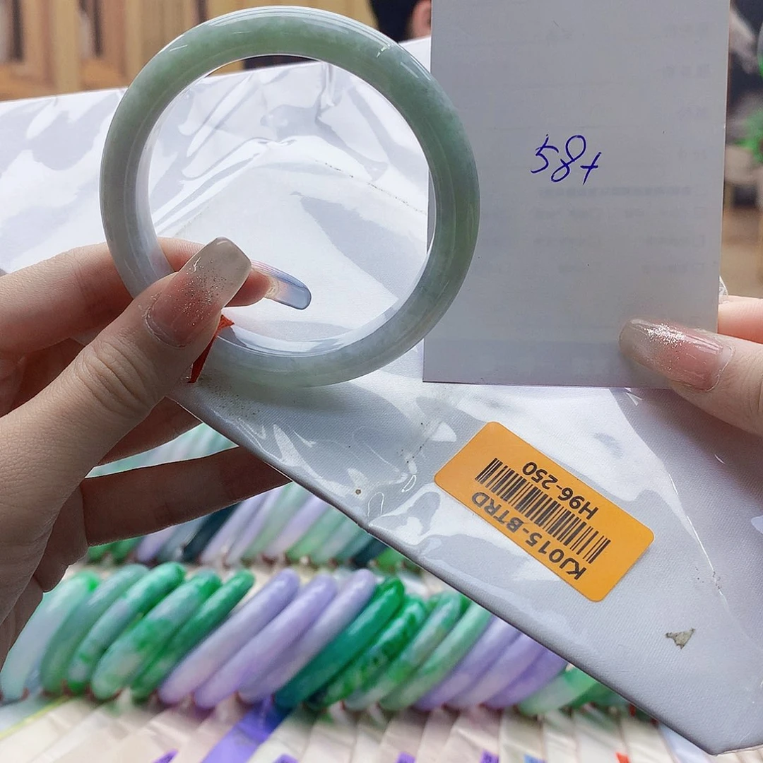 翡翠手镯未镶嵌The only