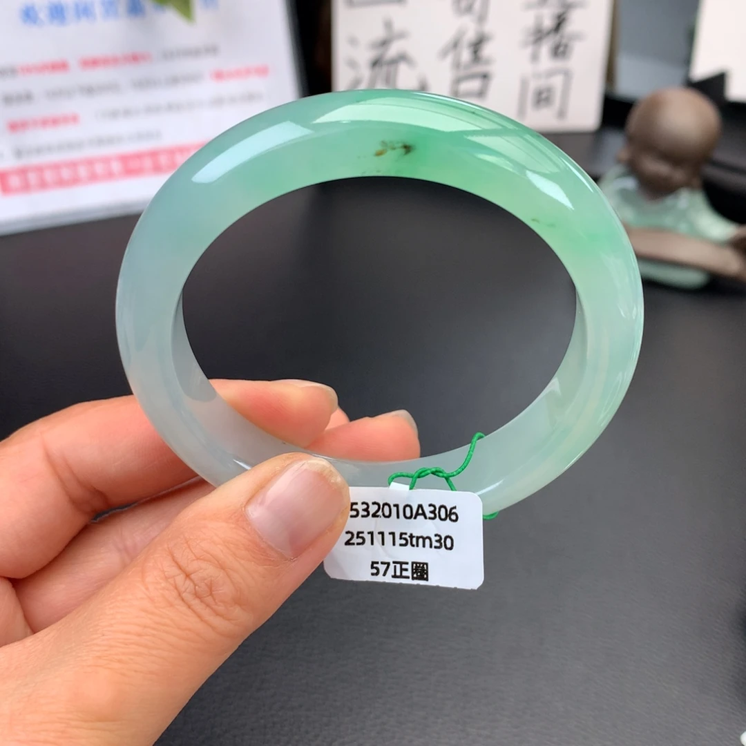 翡翠未镶嵌手镯冰胶甜绿无纹裂【强推】
