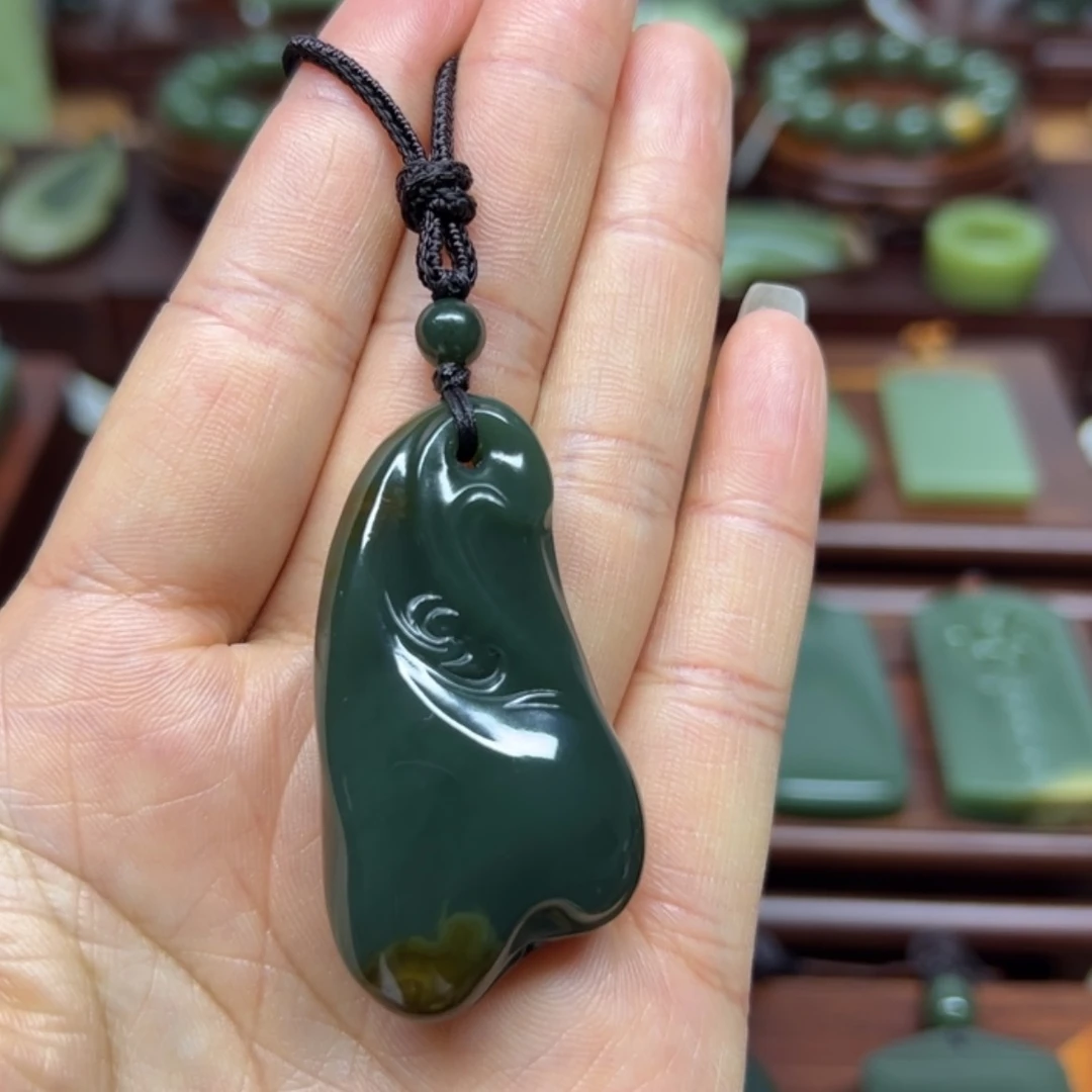 【闪购商品】颈饰未镶嵌岫岩河磨玉（透闪石质玉）时来运转