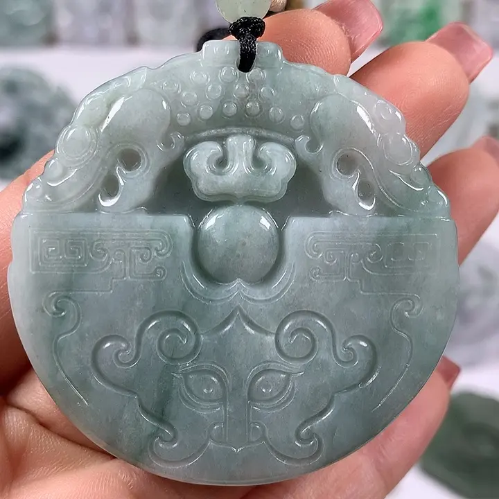翡翠未镶嵌颈饰饕餮福利