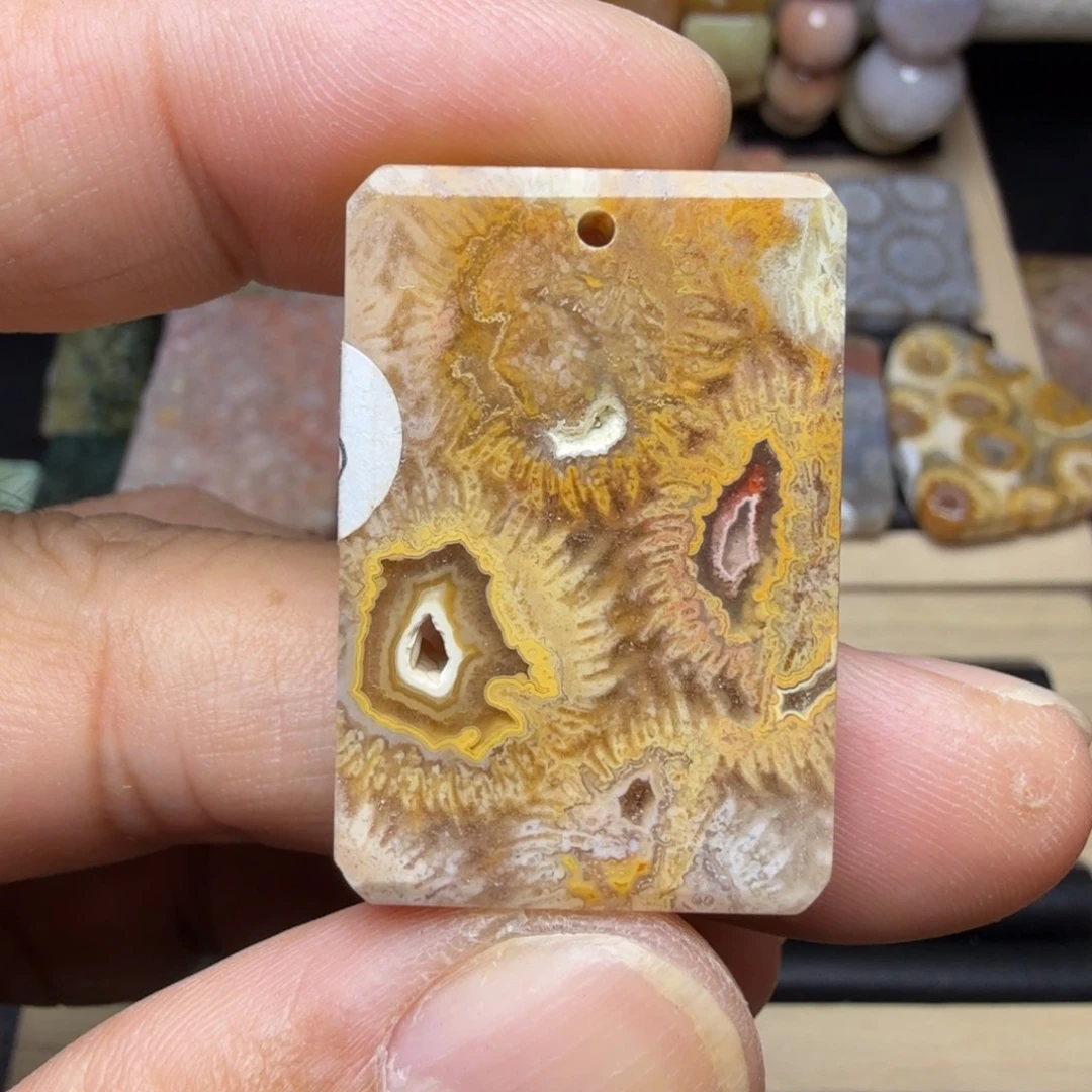 石英质玉未镶嵌纯天然色有机玉石保真色