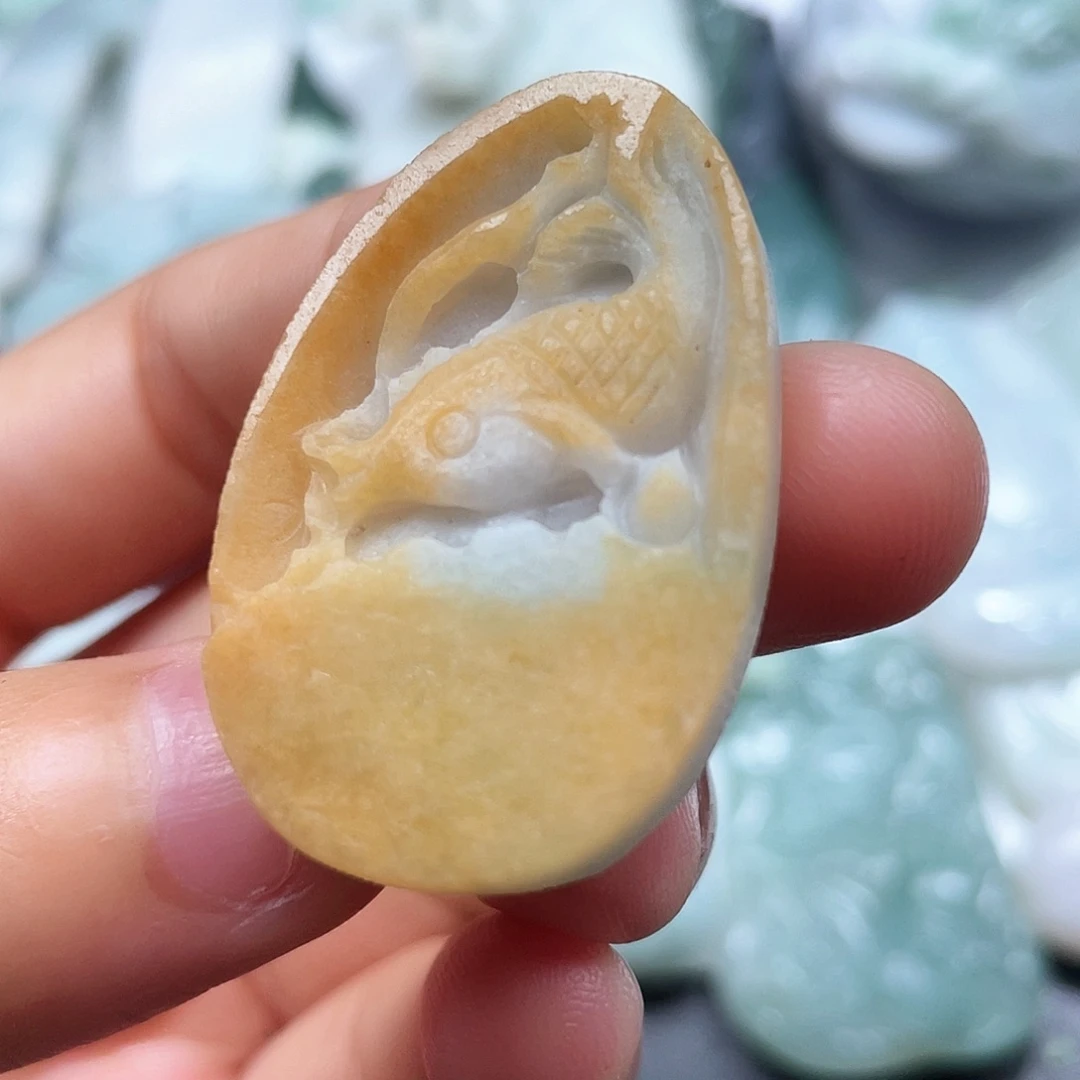 翡翠未镶嵌颈饰不
