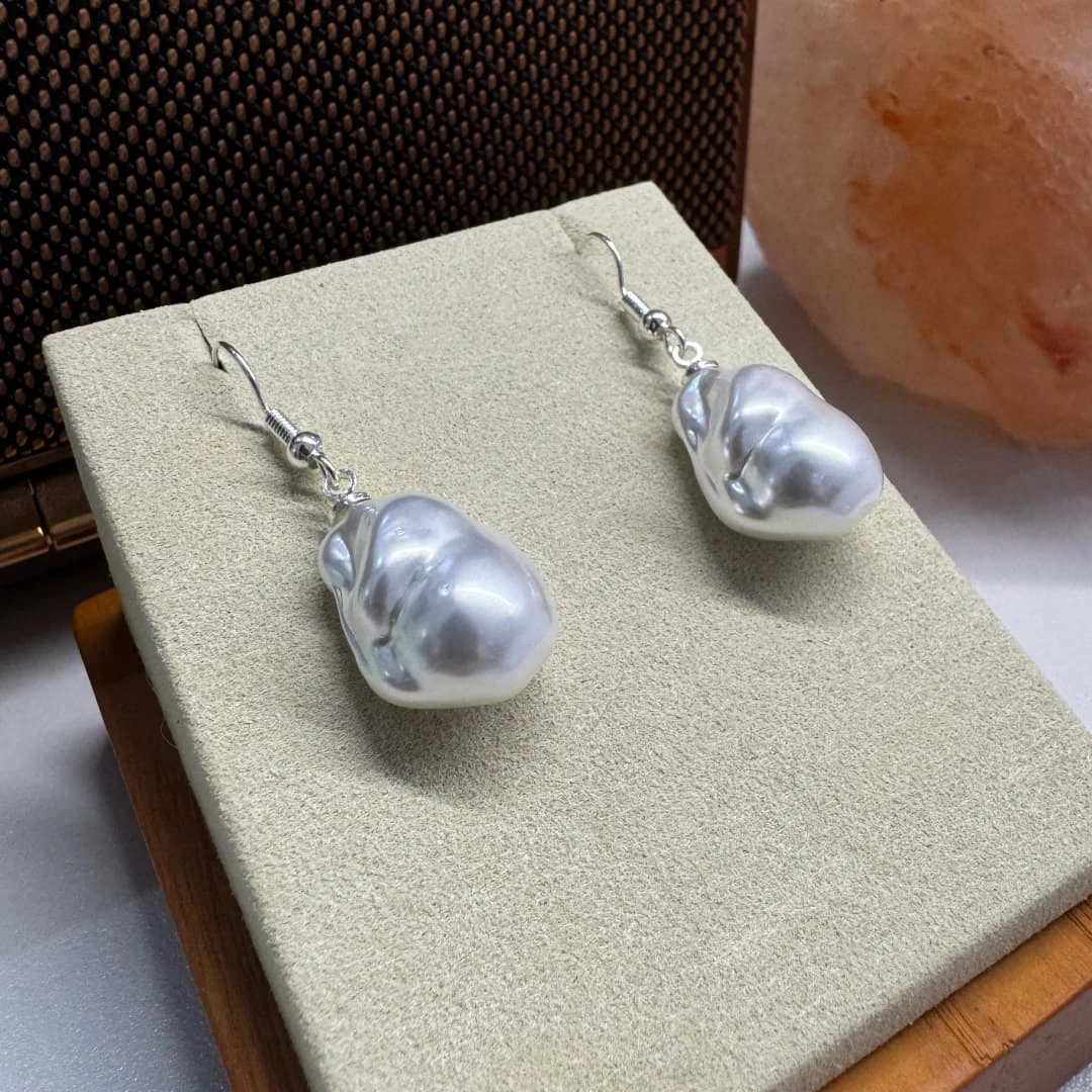 铜合金仿珍珠耳饰 极光白大颗粒不规则巴洛克素耳钩