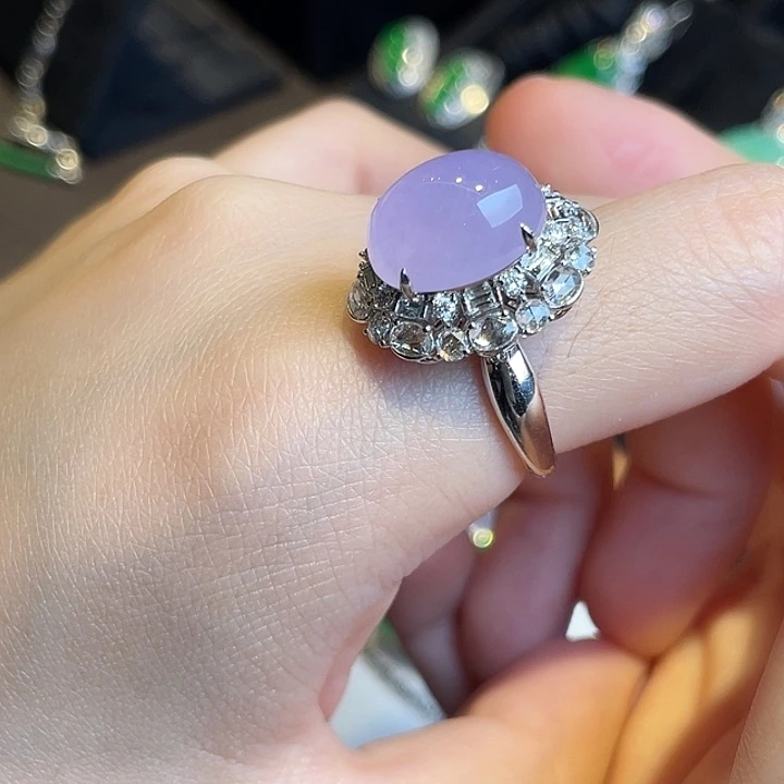 翡翠18K金镶嵌颈饰蛋面戒指