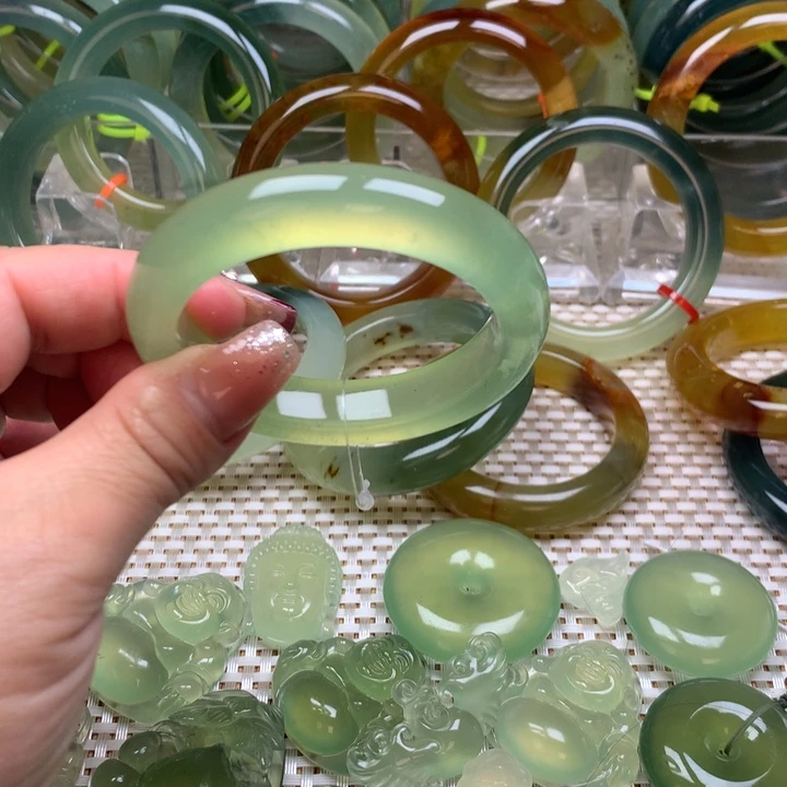 蛇纹石玉手镯52圈口未镶嵌