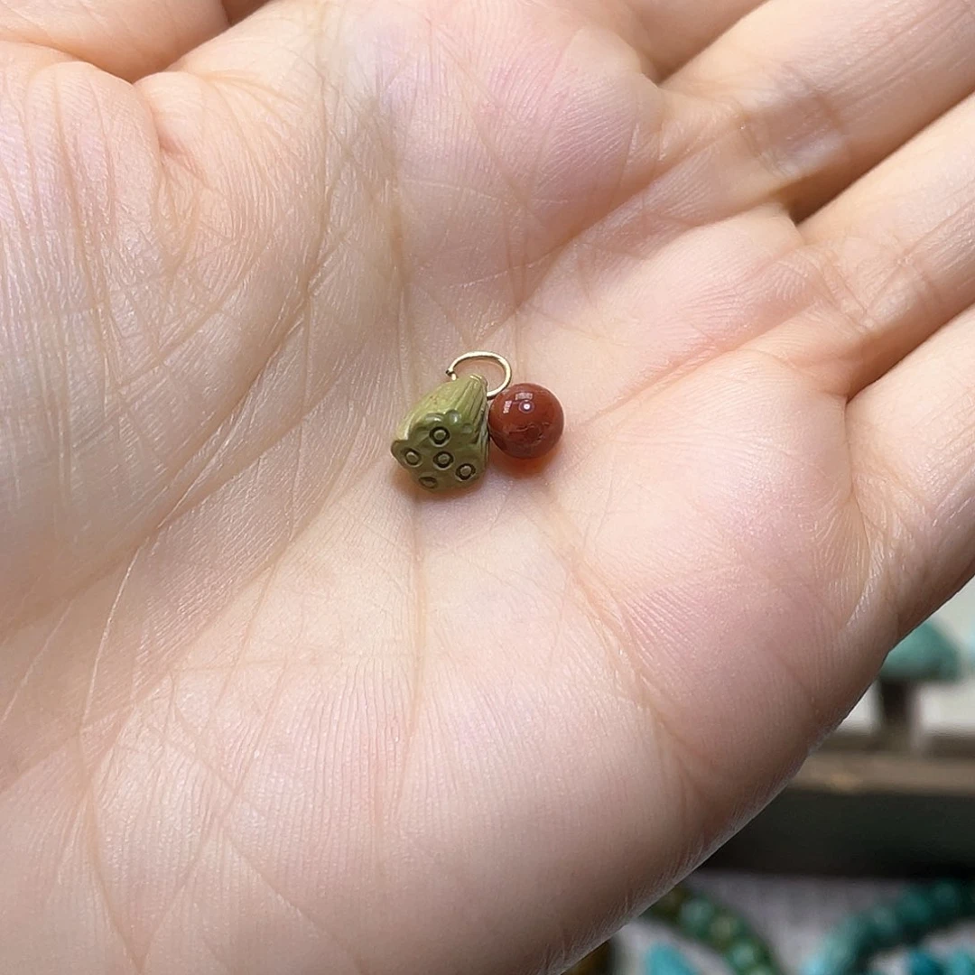 南红玛瑙配饰未镶嵌