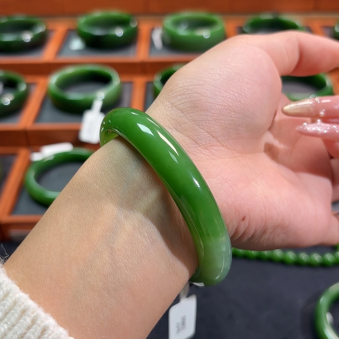 和田玉（碧玉）未镶嵌手镯粉青/浓果绿特色镯