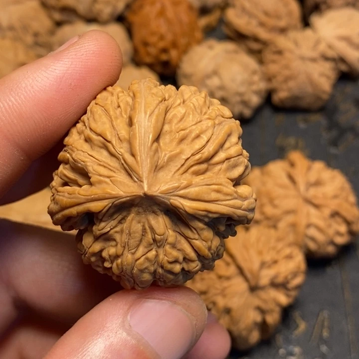 文玩核桃吊坠东****！文玩核桃异形单只