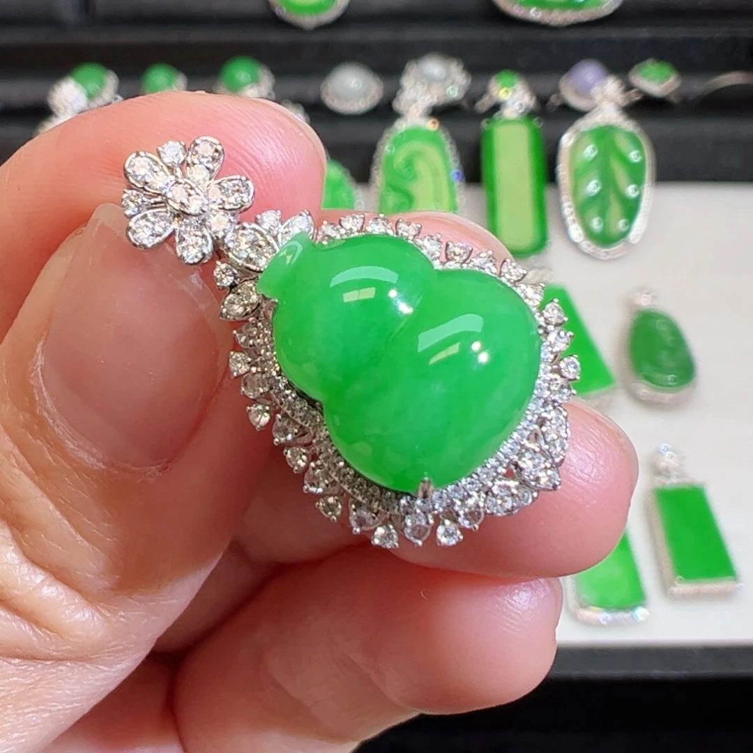 翡翠吊坠(不含链)18K金镶嵌