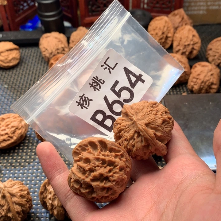 文玩核桃吊坠太行雪狮