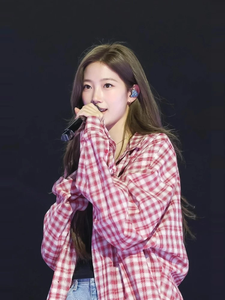 红色格子衬衫女2025夏季新款美式宽松设计感小众慵懒长袖防晒上衣