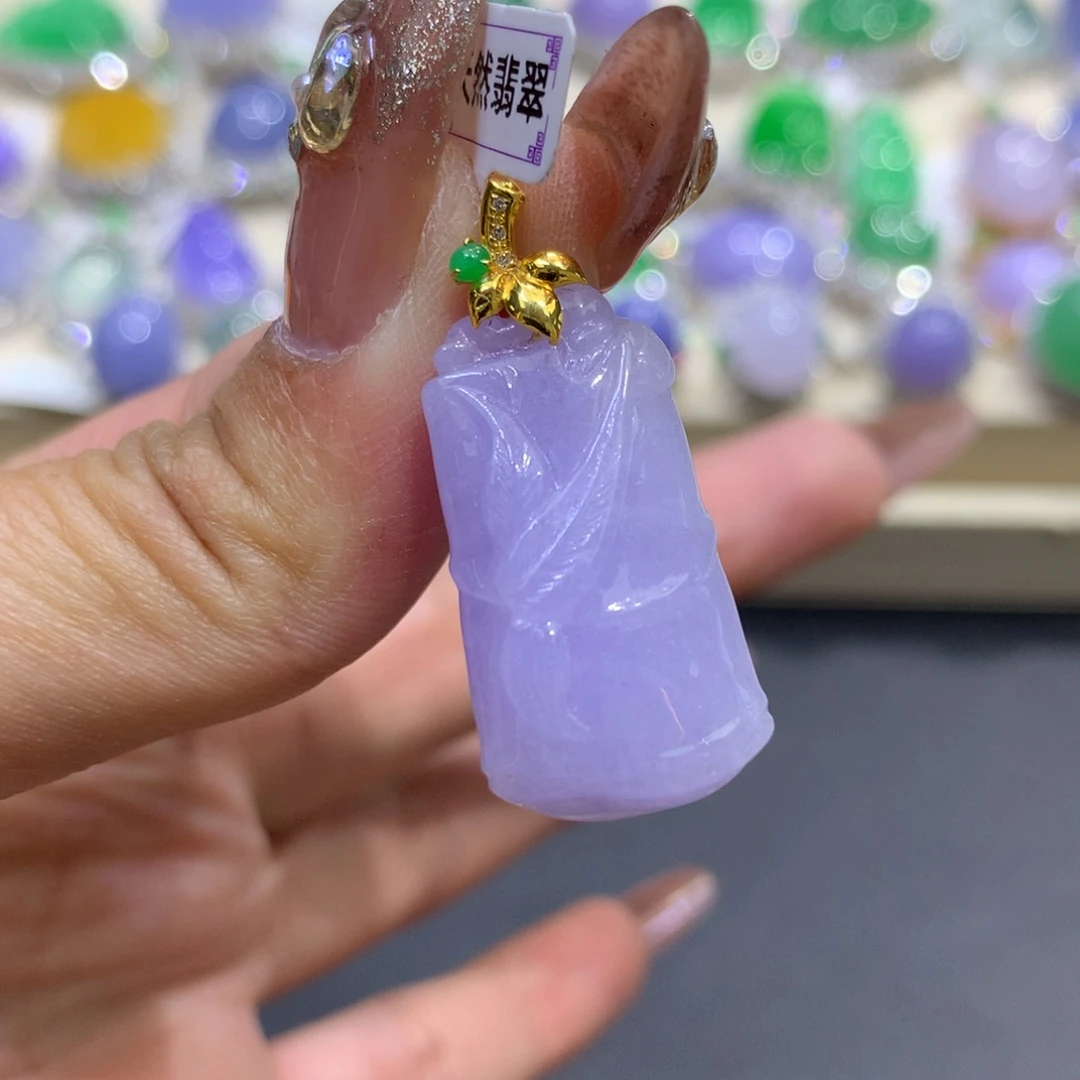 翡翠颈饰18K金镶嵌翡翠
