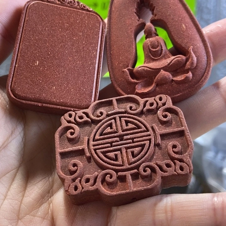 泥塑花蕊夫人微瑕3个牌子