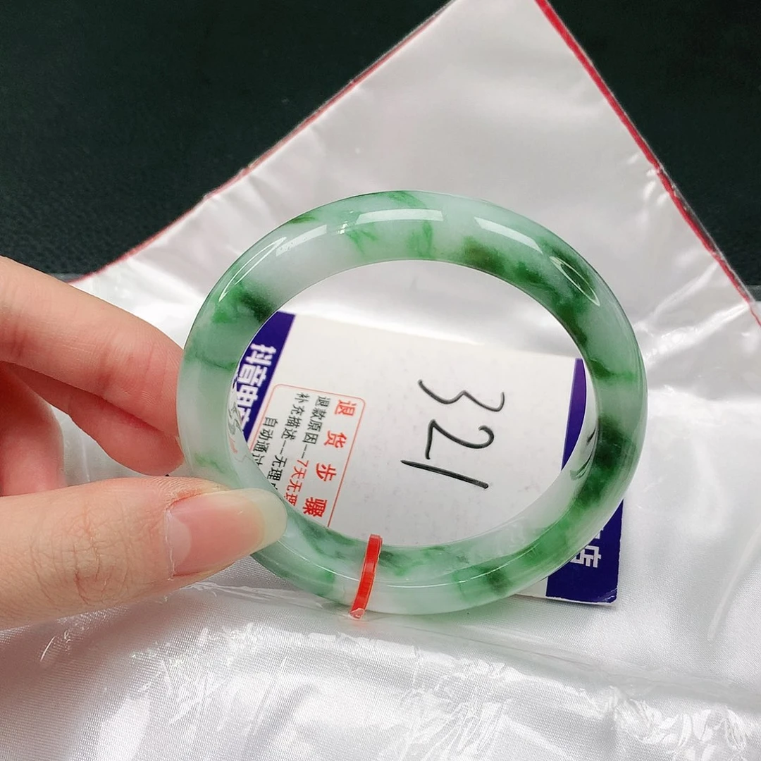未镶嵌手镯翡翠初*?翡翠手镯