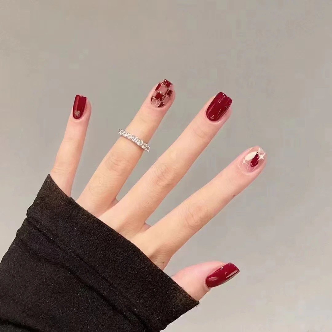 M107酒红棋盘格爱心拆卸式美甲贴片