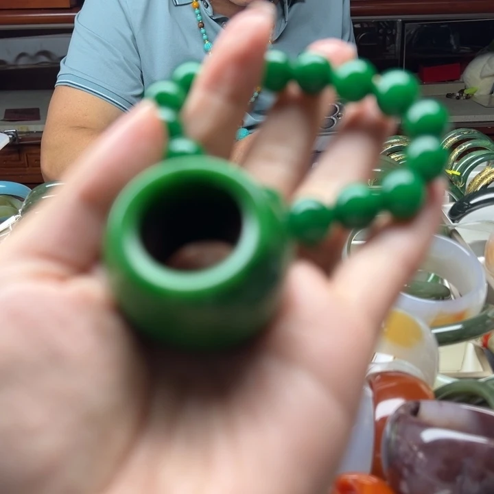 小***橘石英岩玉未镶嵌手链