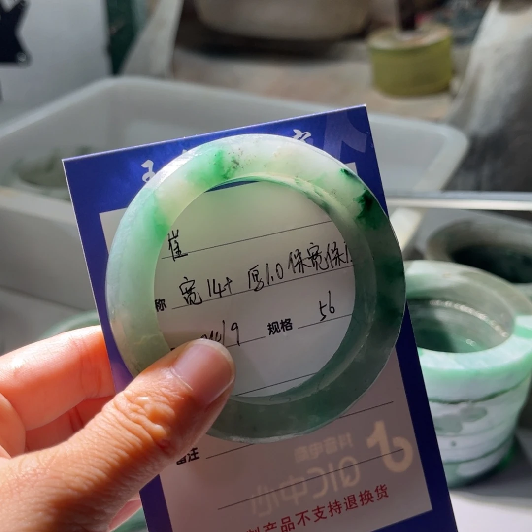 崔***️未镶嵌手镯石英质玉定制