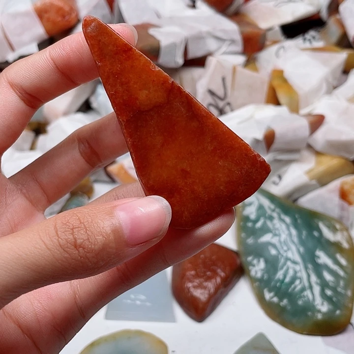 昌***业颈饰未镶嵌翡翠翡翠