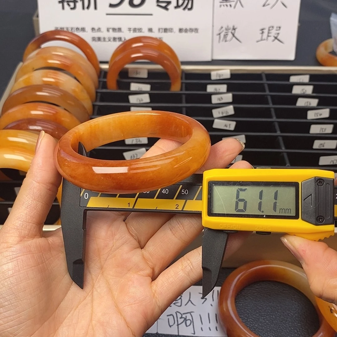 未镶嵌石英质玉（黄龙玉）手镯133号茄子山金沙老油红如血黄龙