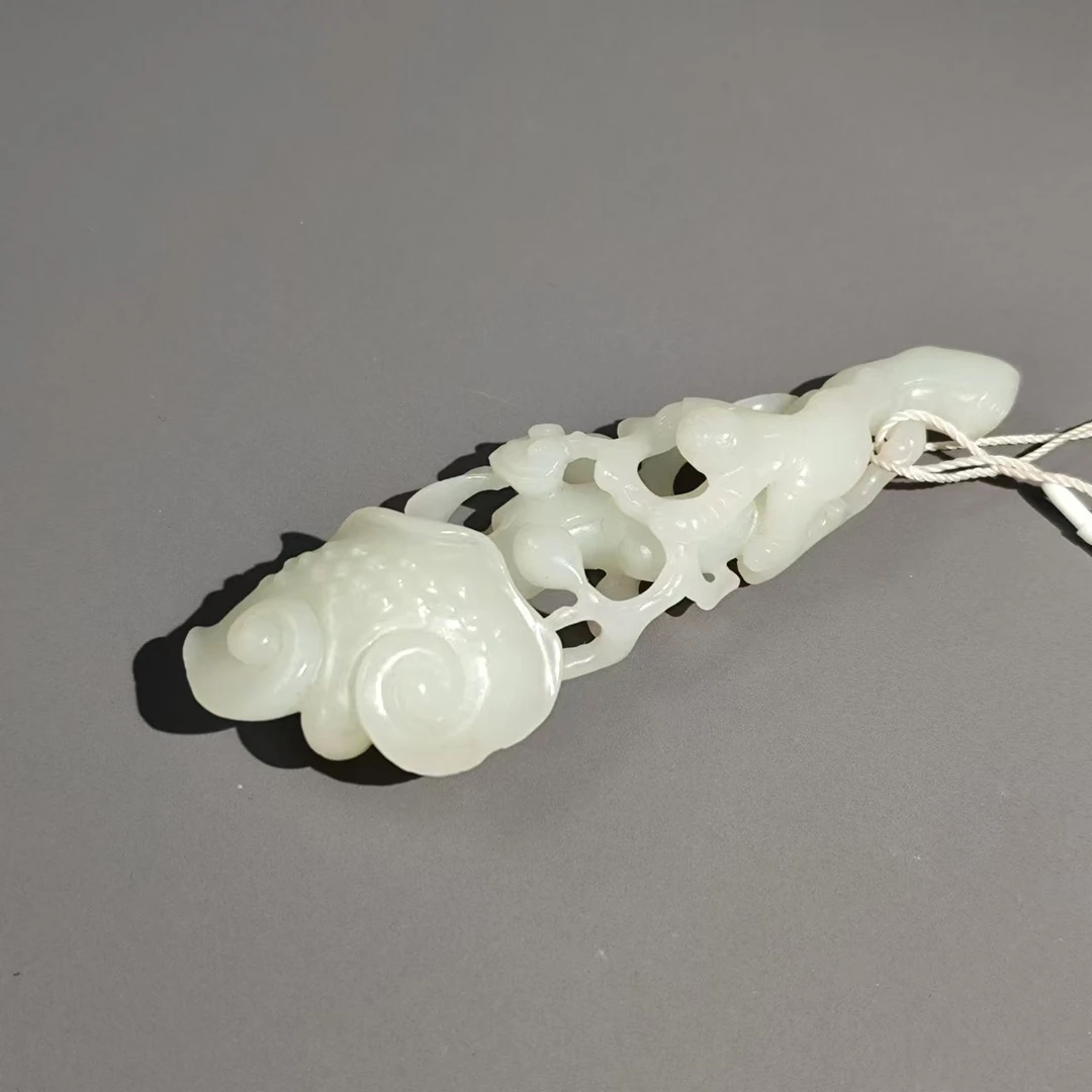 清代和田玉如意把件