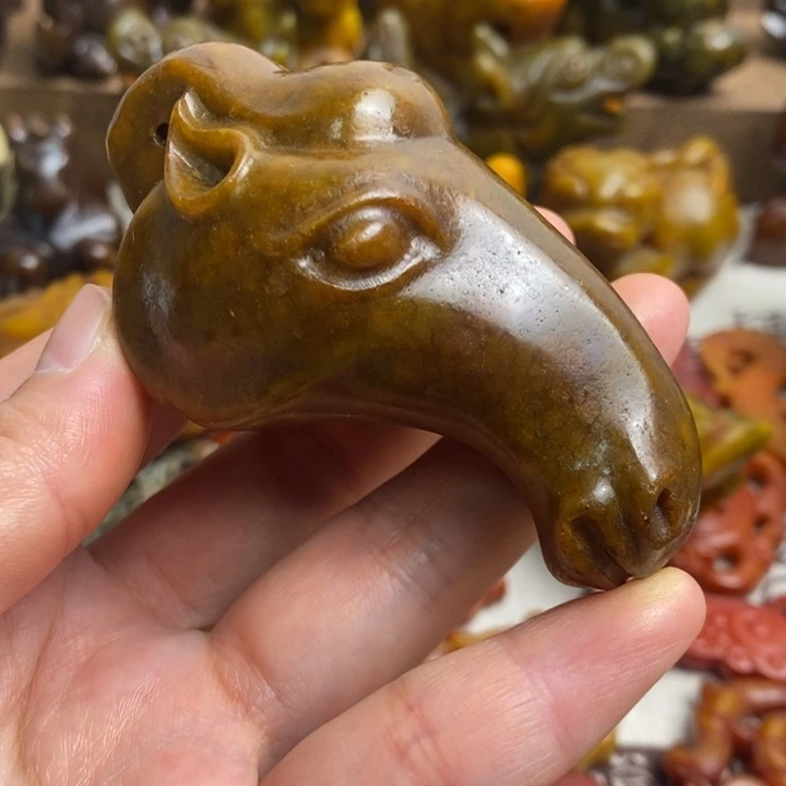 未镶嵌蛇纹石玉颈饰93