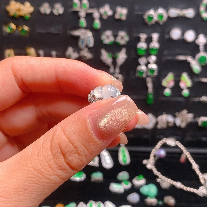 傲***子翡翠银S925镶嵌耳饰耳钉