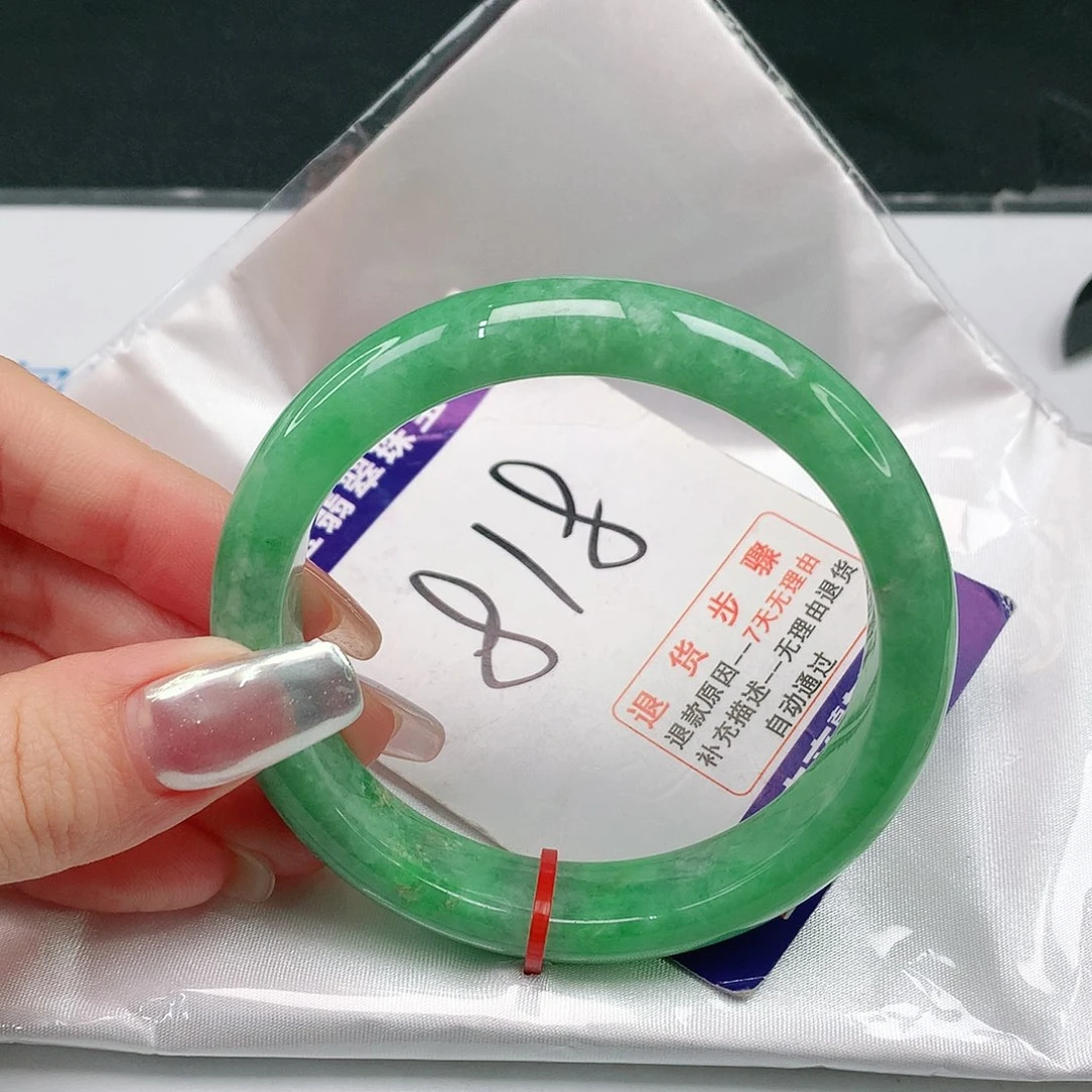 翡翠手镯未镶嵌翡翠手镯