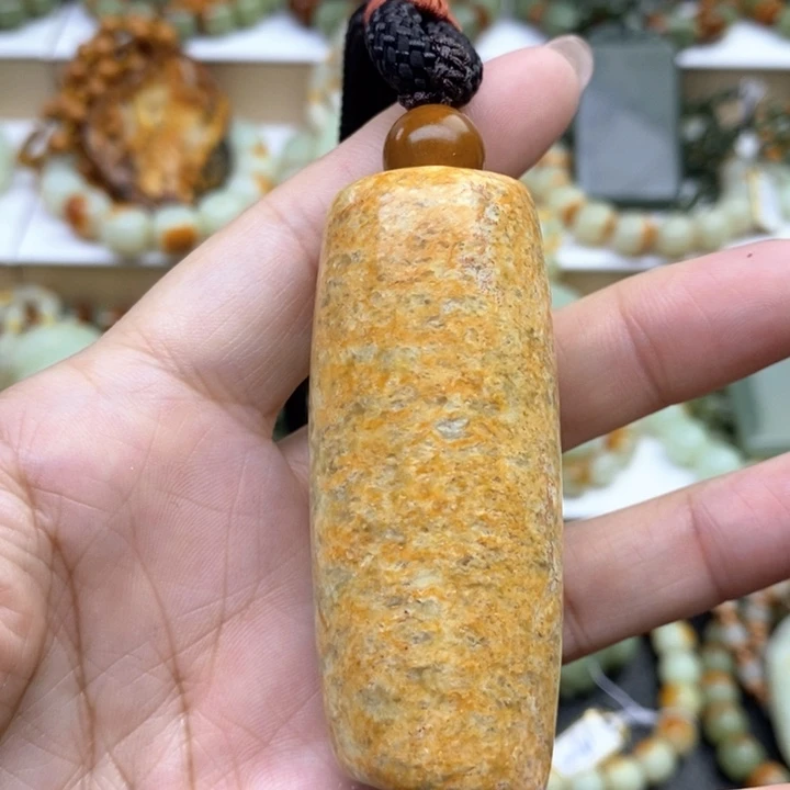 透闪石质玉未镶嵌把件