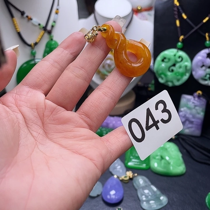 翡翠未镶嵌吊坠(赠链)