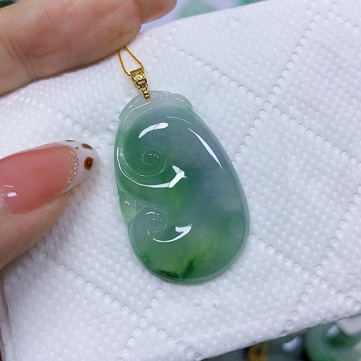 翡翠18K金镶嵌颈饰挂件