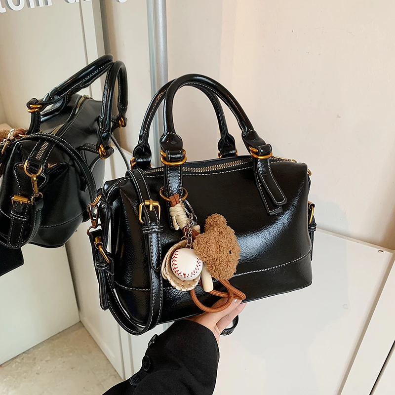 秋冬新款手拎小方包女韩版复古时尚百搭单肩包小包40-50岁女士包