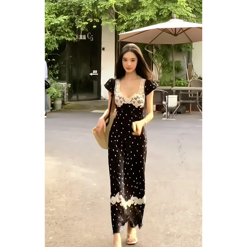 今年新款夏季薄款法式少女气质蕾丝拼接爱心印染小众独特连衣裙