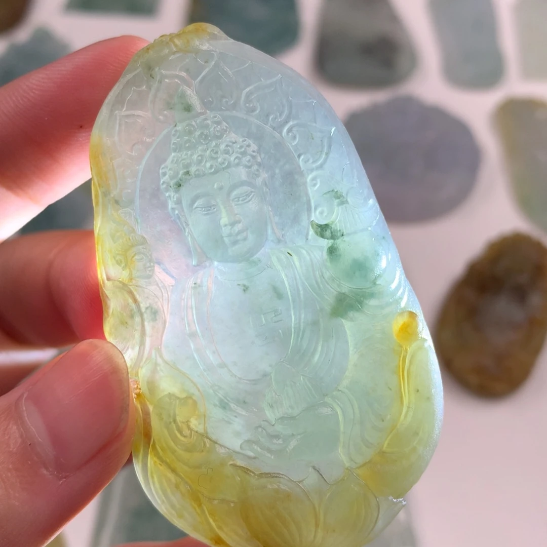 未镶嵌定制翡翠佛观天下。参考价