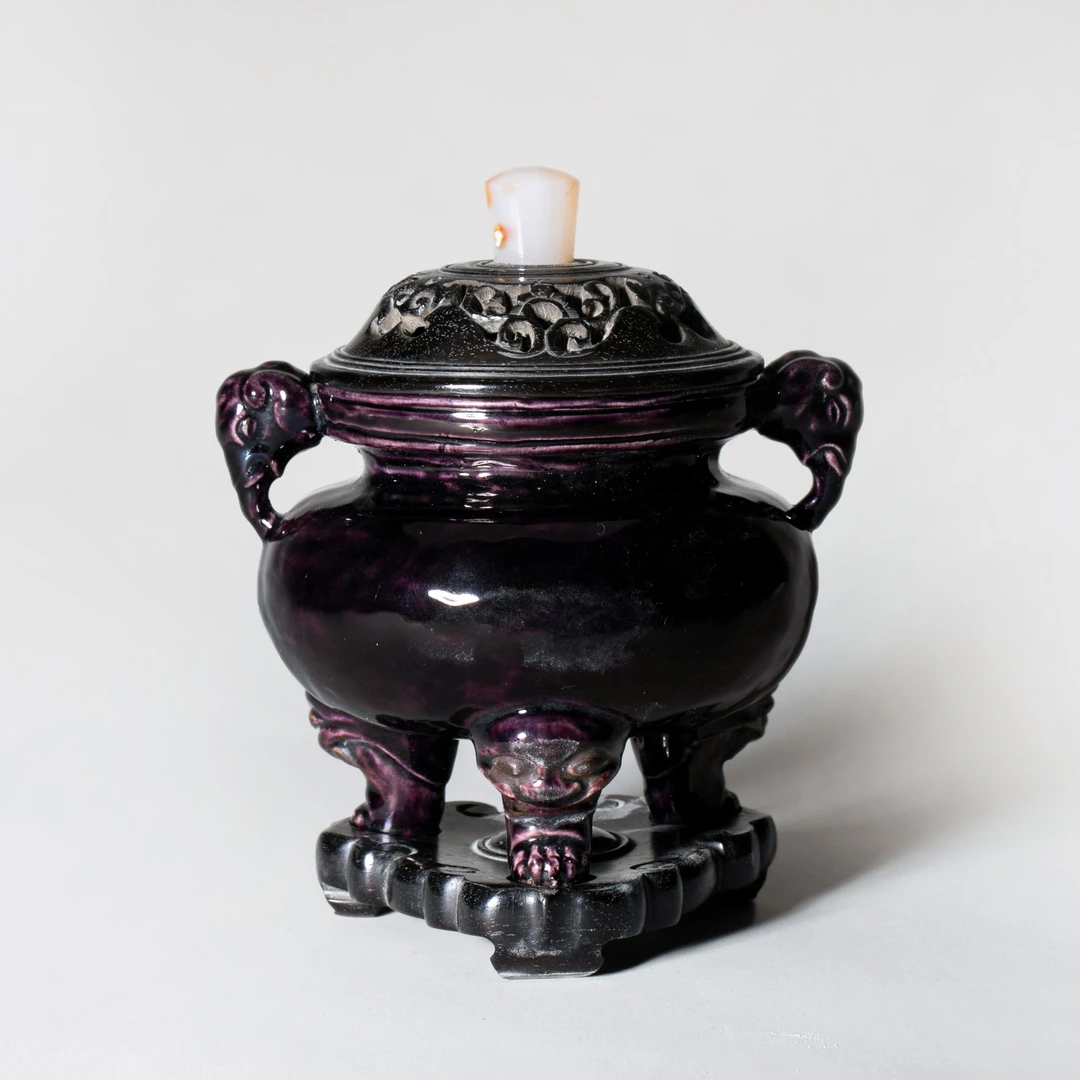 【拍卖】18、 茄皮紫釉三兽足象耳炉