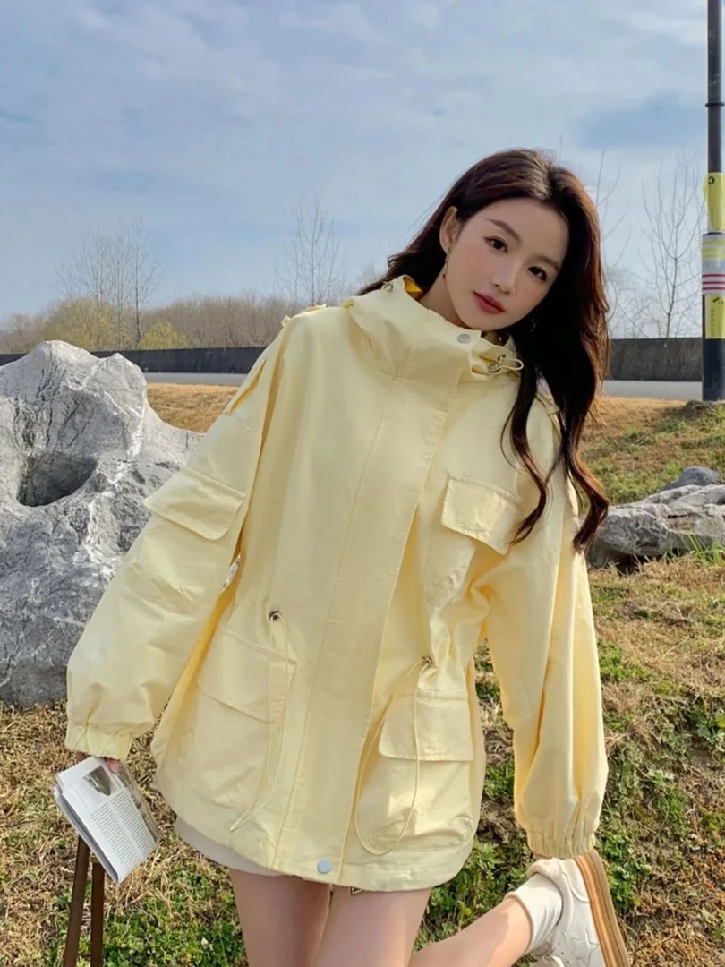 大码胖MM奶黄色冲锋衣春秋拉链百搭连帽短外套休闲常规小个子短款