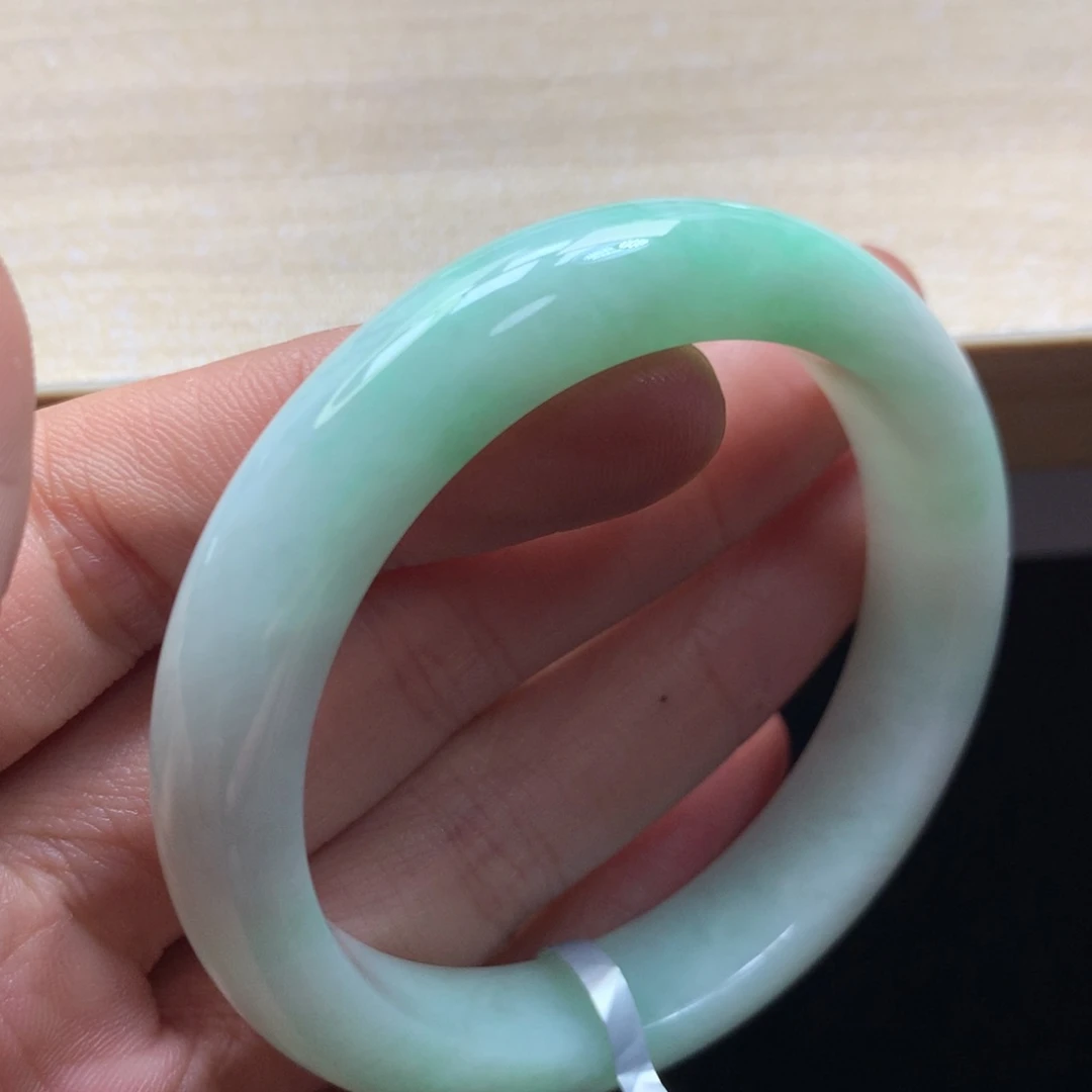 未镶嵌手镯翡翠手镯