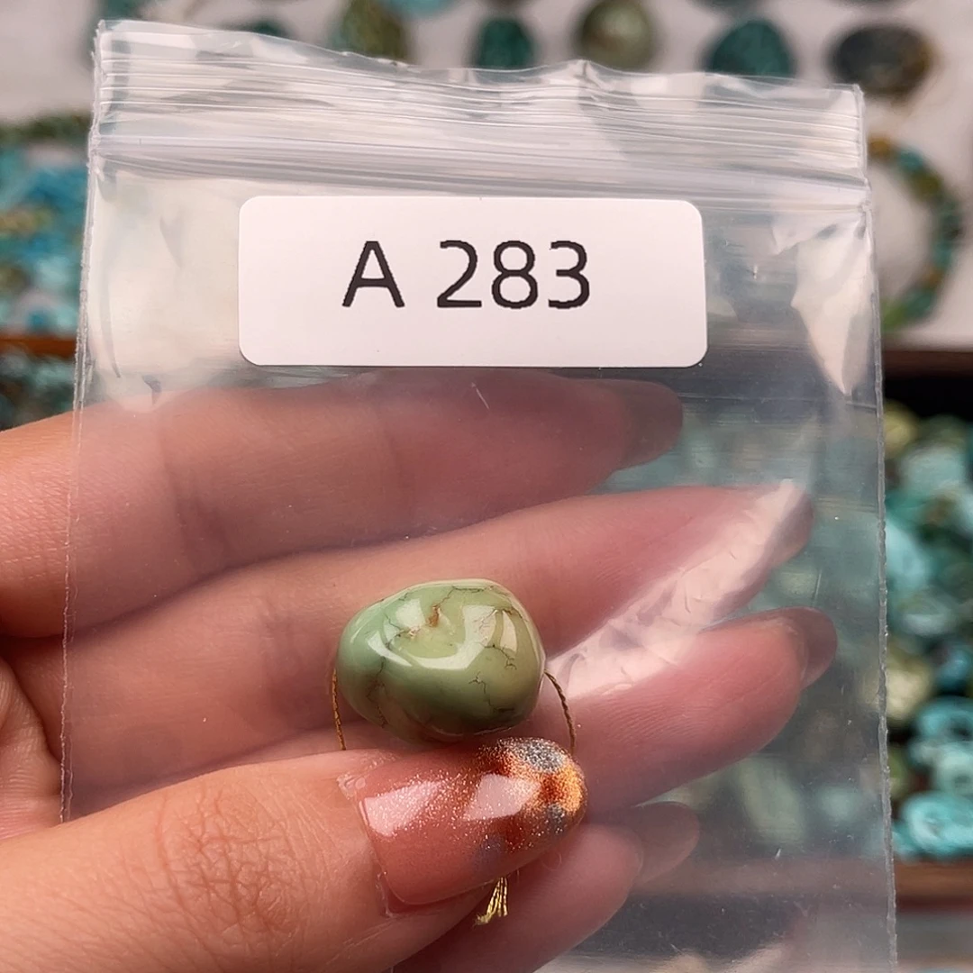 绿松石未镶嵌颈饰