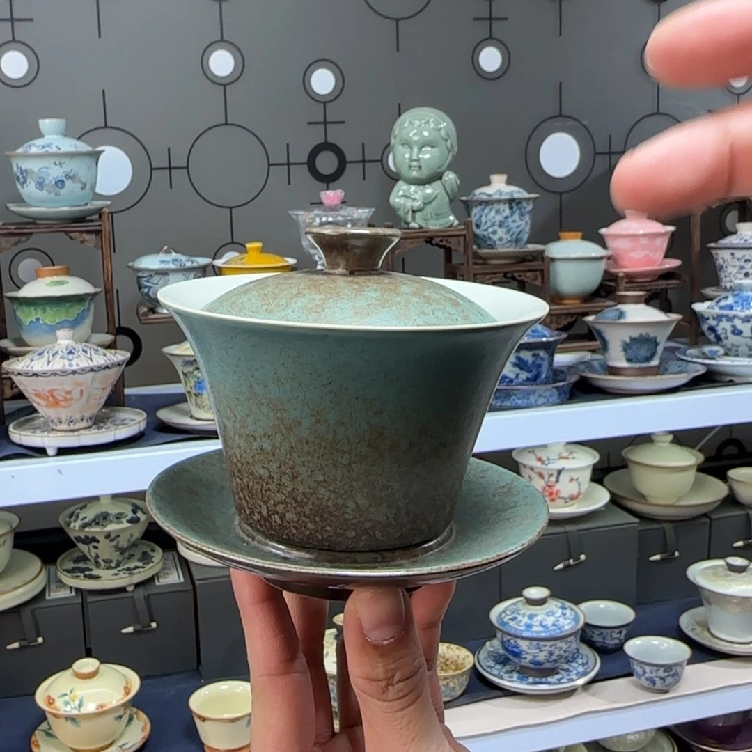 高温下的高温天气使人心情愉悦