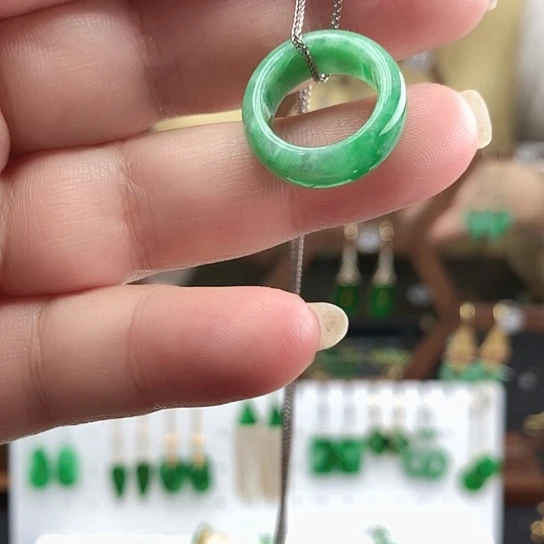 翡翠未镶嵌颈饰耳饰