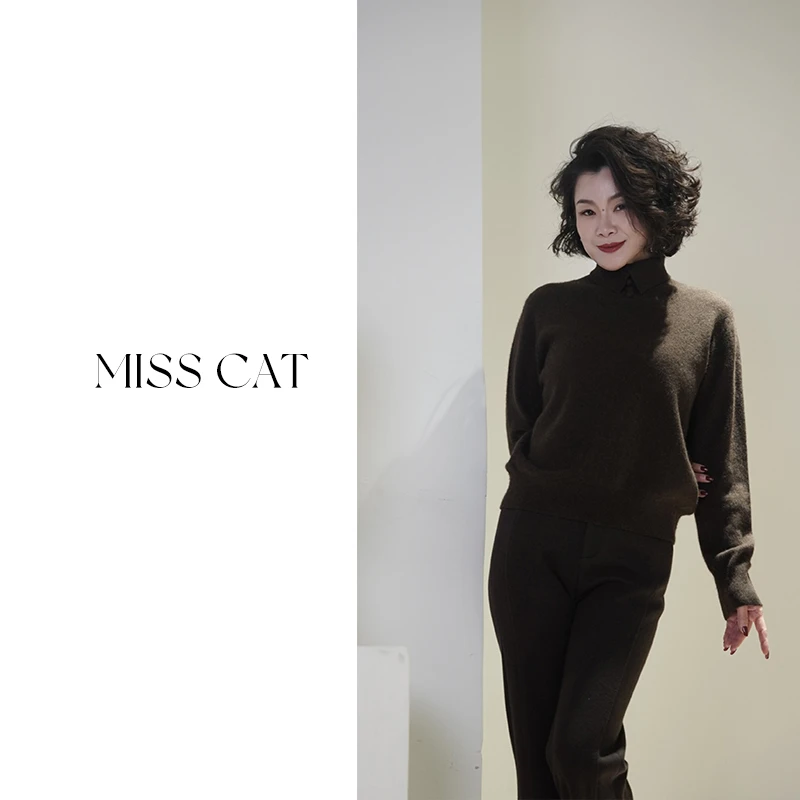 FELINE早呀猫小姐2025冬季新款气质优雅牦牛绒长袖毛衣设计多扣领