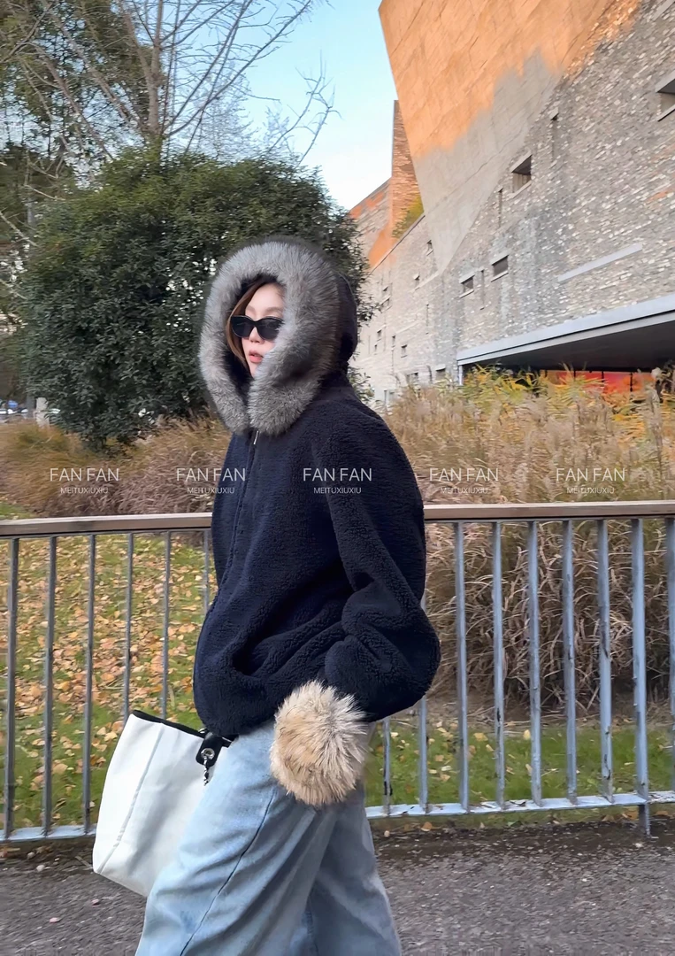【FANFAN】雪国旅行-大码连帽毛毛领摇粒绒慵懒感拉链外套S02347
