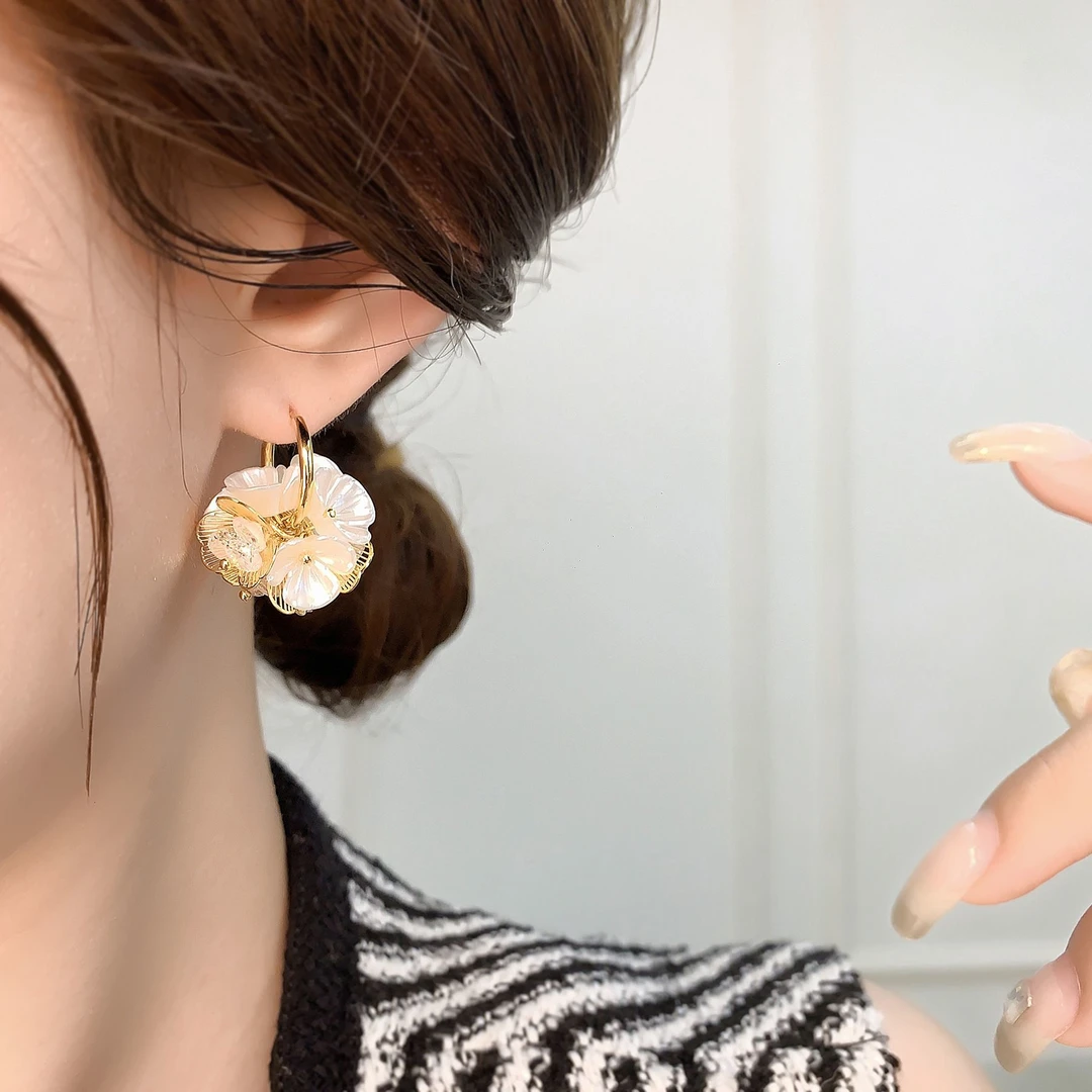铜合金锆石耳饰 新款镂空花朵流苏镶锆石耳扣高级感大气复古耳环