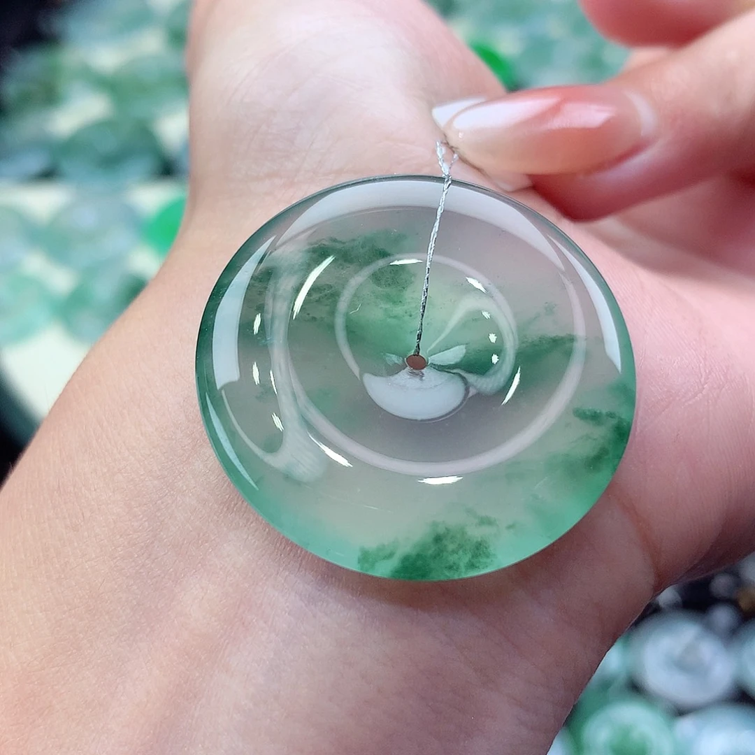 翡翠未镶嵌颈饰编号70。尺寸32.6-6