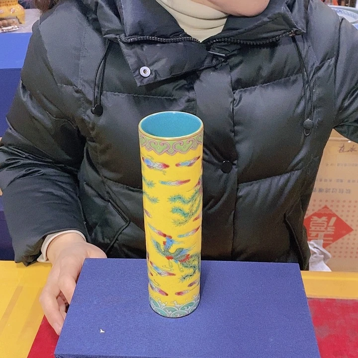 瓷片广****院瓷器和瓷器上刻