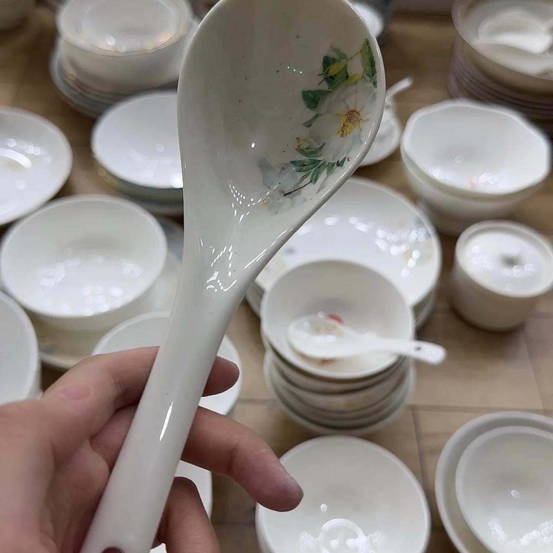 瓷木棉花大勺一个