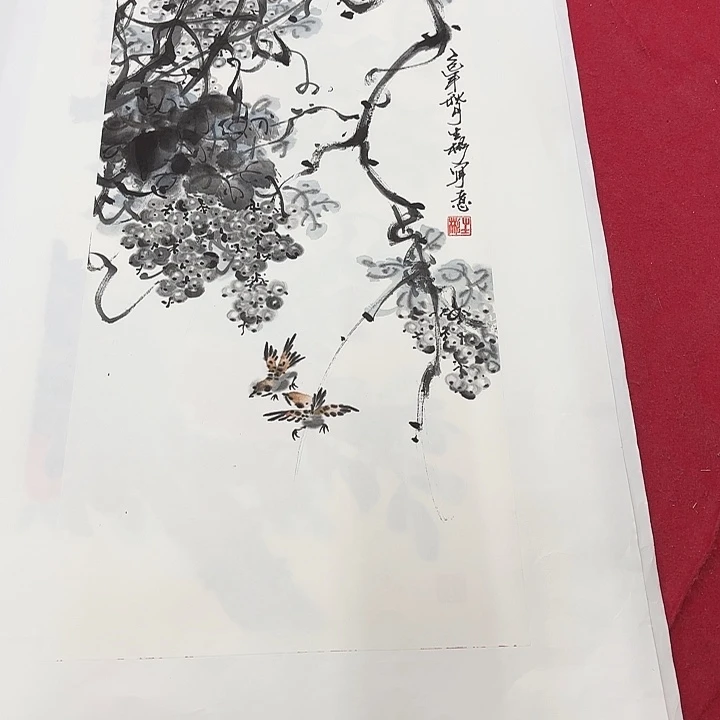 国画花鸟的翅膀是由两只