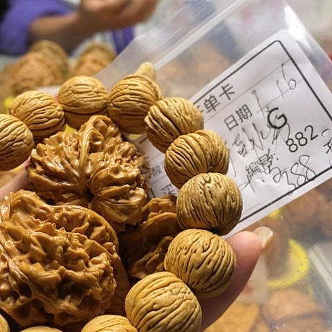 核桃把件行**穷自产自销……