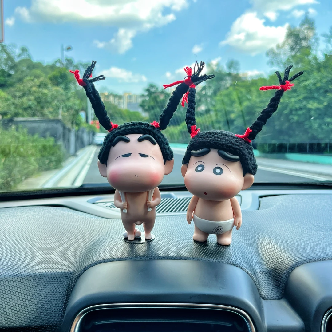 2025款辫子蜡笔小新车内摆件汽车中控台装饰品车载玩偶