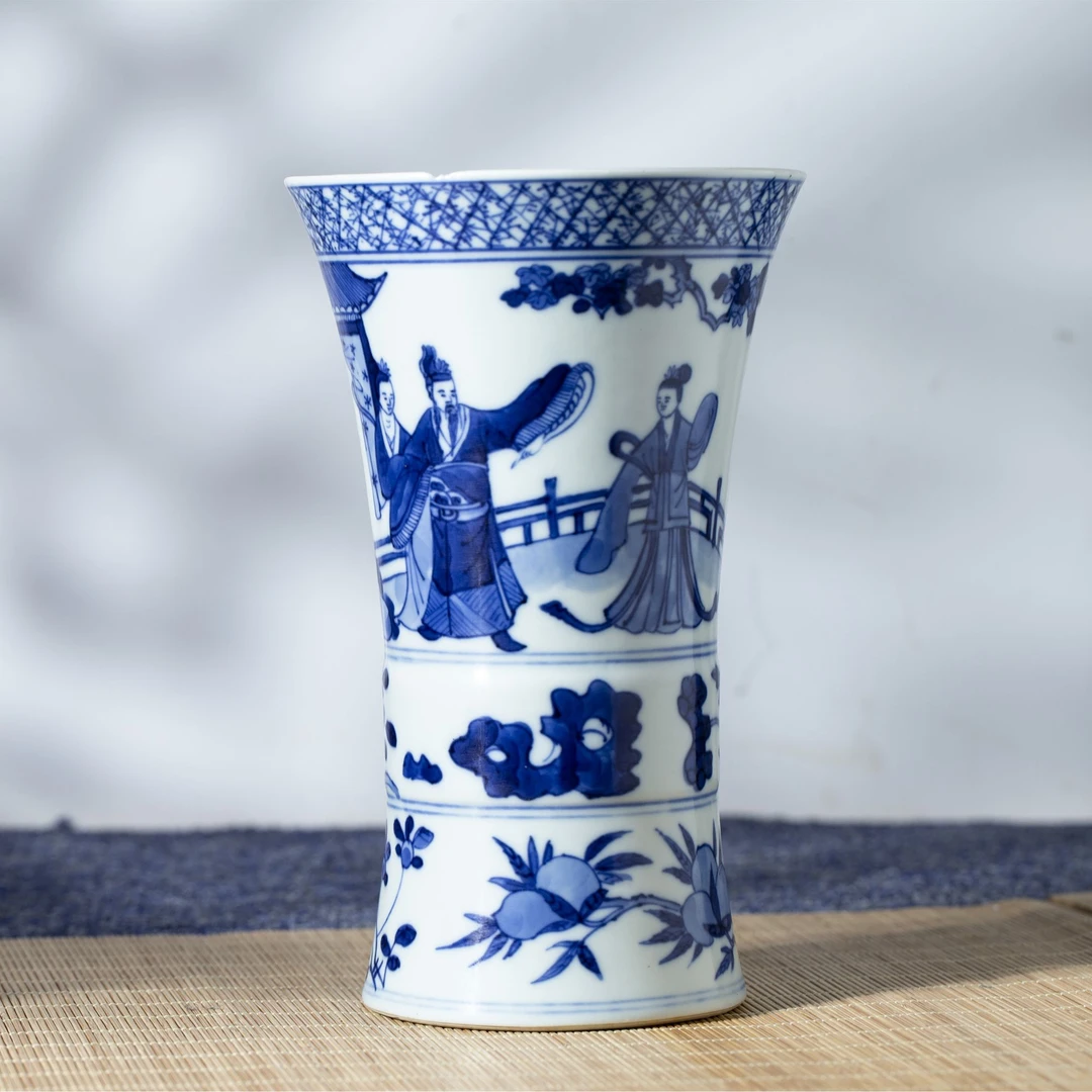 【拍卖-晚清民国】·青花人物花卉纹花觚