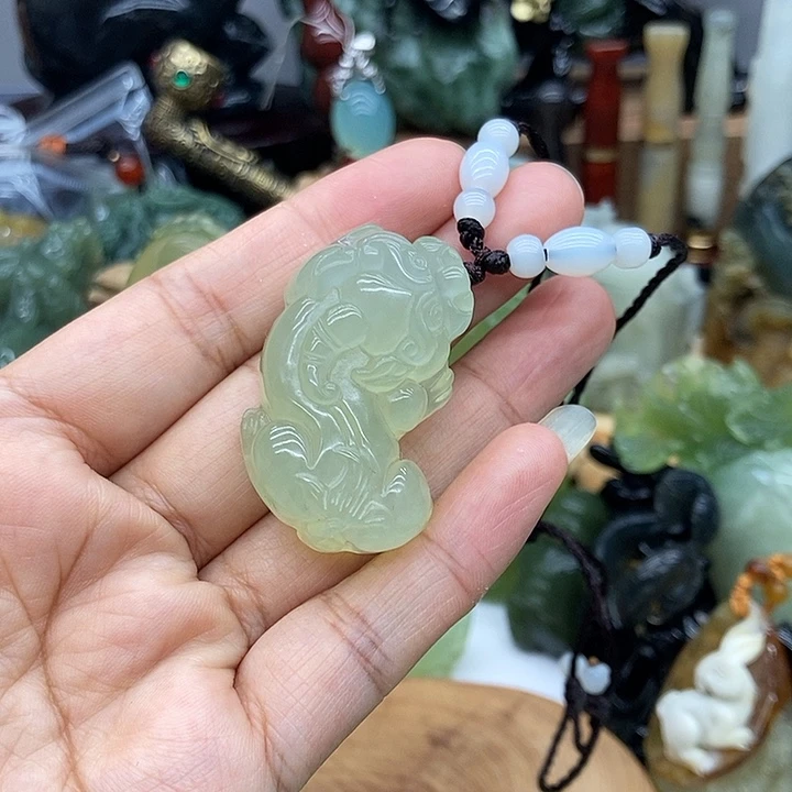 岫玉未镶嵌吊坠挂件
